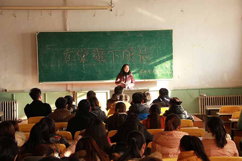 在党旗下成长.JPG